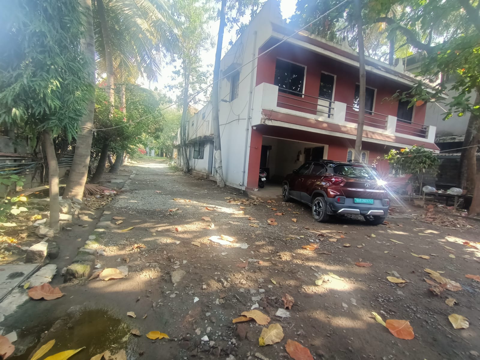 Internal approach beside an existing building